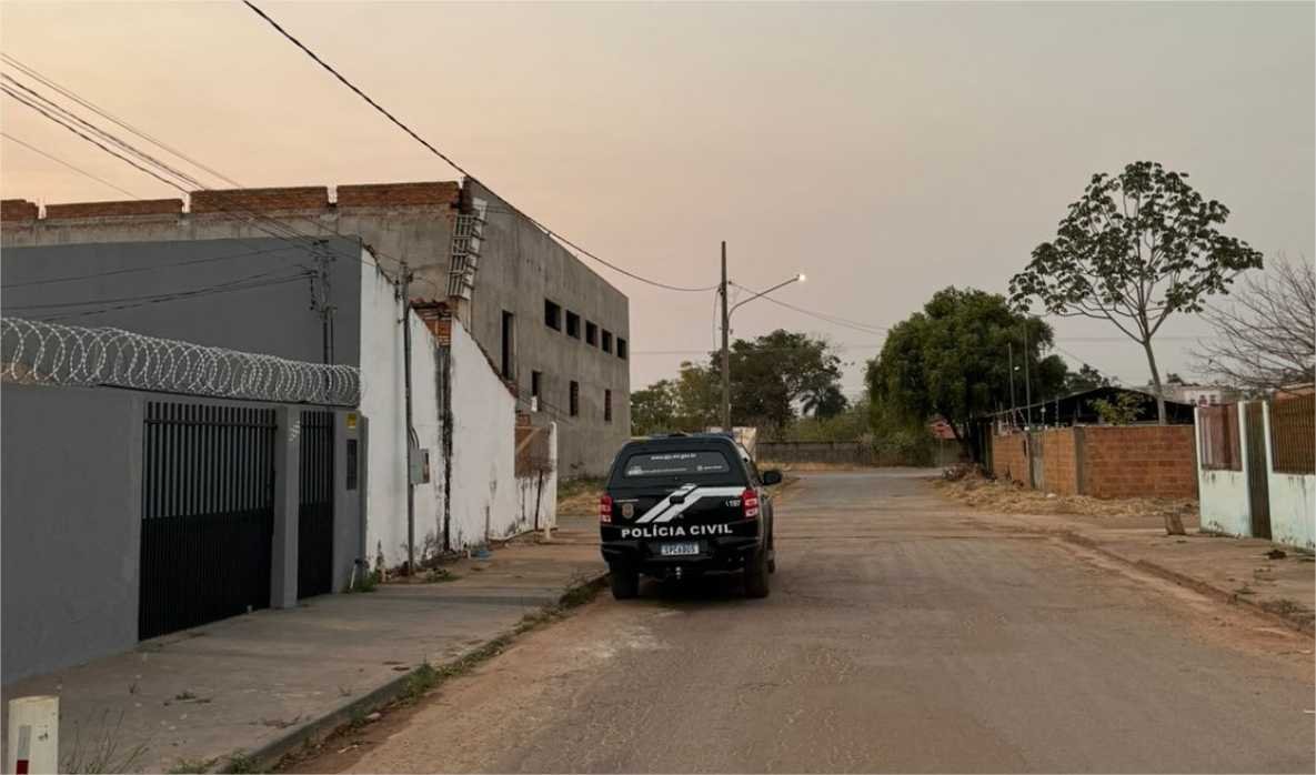 Polícia Civil cumpre mandados contra organização criminosa envolvida com tráfico de drogas e comércio de armas em Cáceres