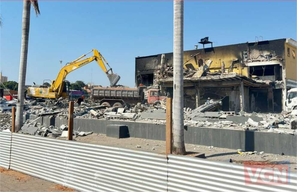 Transferência dos lojistas para estrutura provisória começa em 15 dias, estima Misael