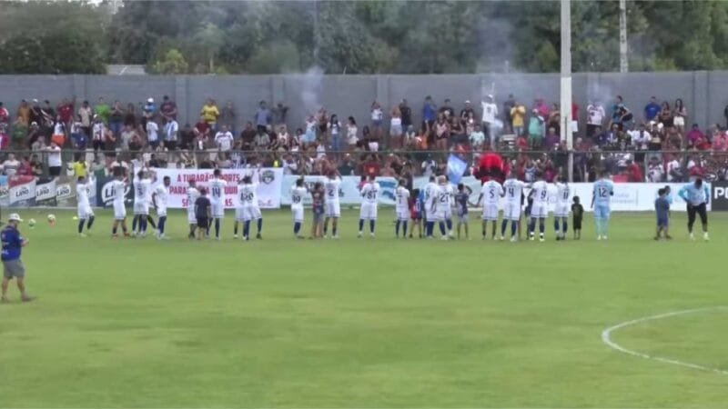 Torcida lota o Dito Souza no início da semifinal do Peladão
