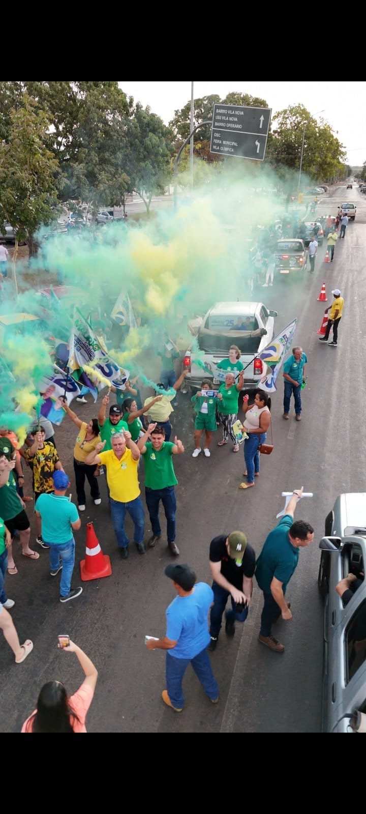 Adesivaço marca lançamento da campanha de Maurão e Cesinha em Água Boa