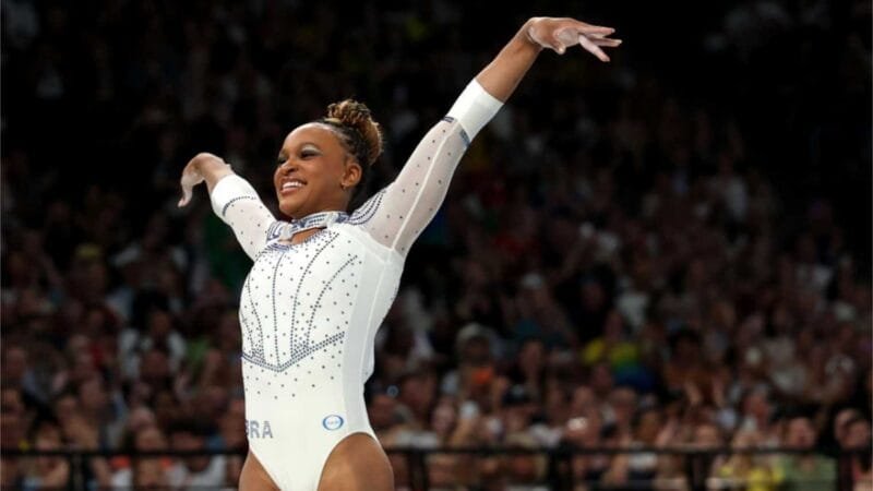 Rebeca Andrade fica com a prata no salto e iguala lendas olímpicas brasileiras