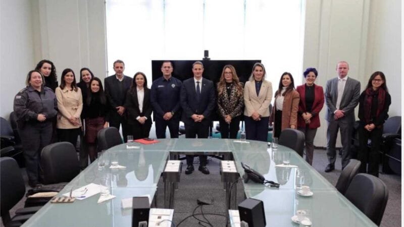 Primeira-dama de MT e comitiva do estado trocam informações com a Secretaria de Estado de Segurança Pública de SP