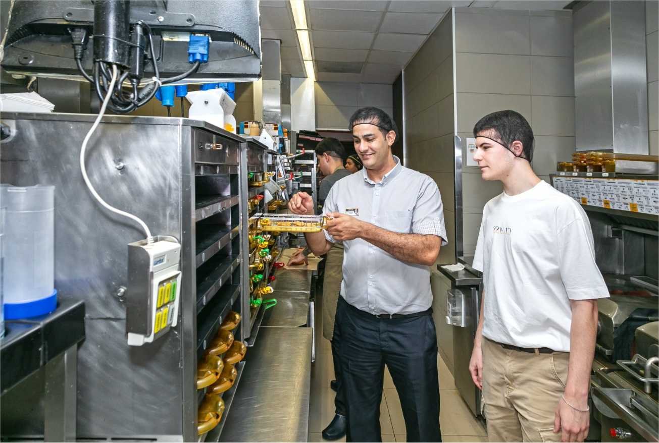 10 Anos de Portas Abertas: McDonald’s revela que 97% dos clientes passaram a avaliar melhor seus produtos após conhecerem as cozinhas da rede