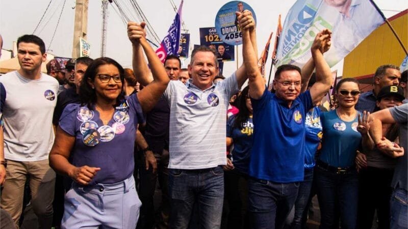Mauro e Virginia participam de caminhada ao lado de Botelho no Pedra 90