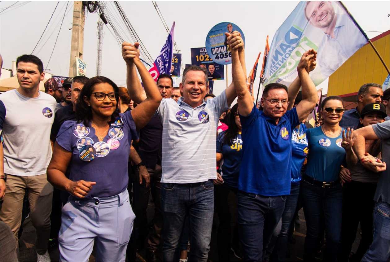 Mauro e Virginia participam de caminhada ao lado de Botelho no Pedra 90