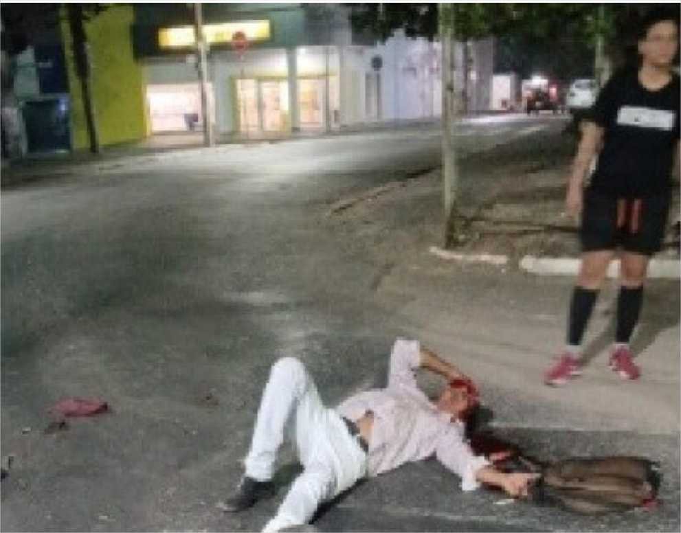 Vídeo mostra jovens agredindo homem com pauladas no terminal do CPA I