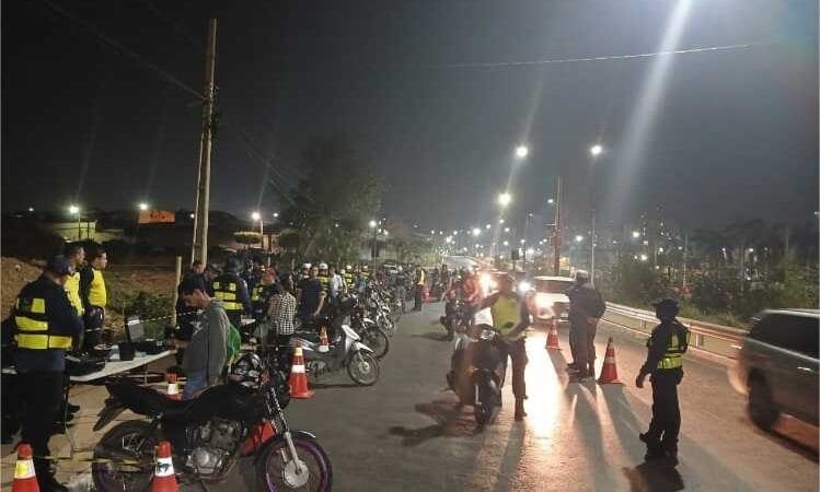 Operação Lei Seca voltada para fiscalizar motocicletas termina com dois presos e 89 autuados