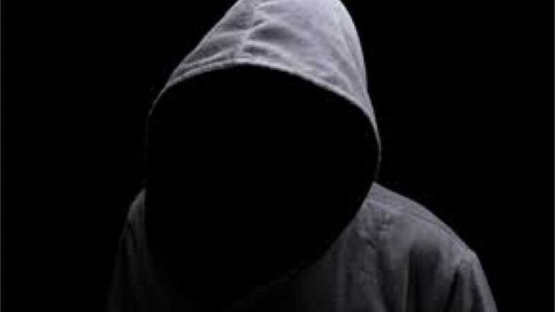 Homem é preso tentando furtar whisky, energéticos e carne de supermercado