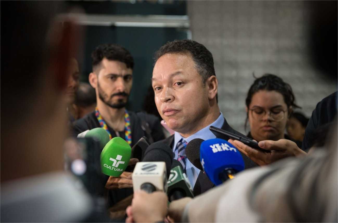 Cláudio Ferreira viola a Constituição Federal e tenta aplicar censura contra jornalistas