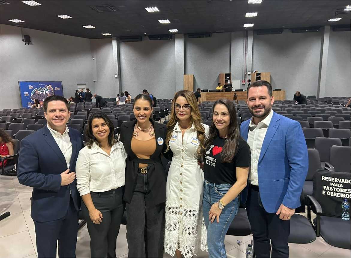 Virginia Mendes destaca fé e compromisso social da candidata à vereadora Adrya durante culto em Cuiabá