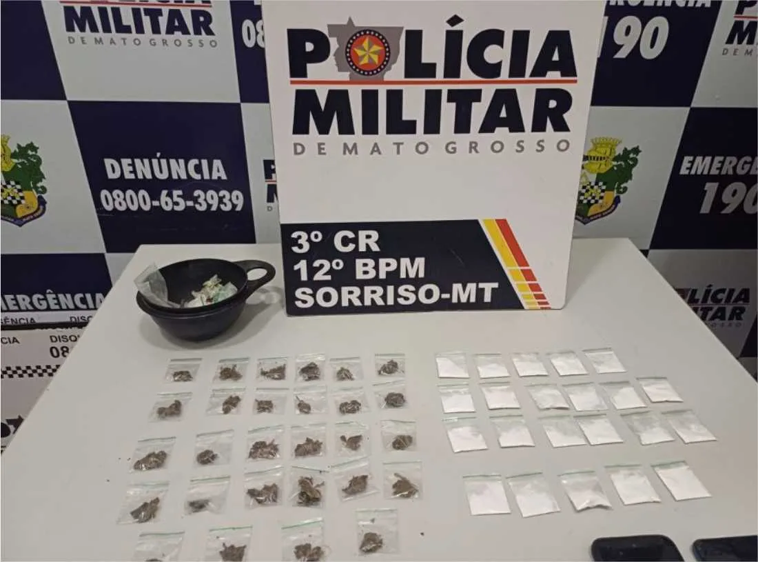 PM detém dupla por tráfico e apreende 50 porções de maconha e cocaína