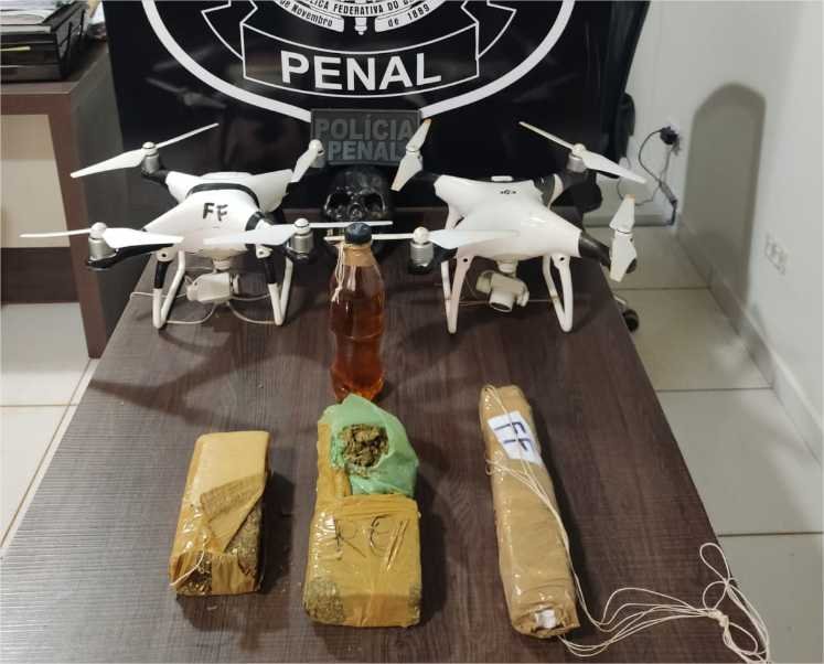Policiais penais interceptam drones com drogas e bebida que seriam arremessados na Penitenciária Mata Grande