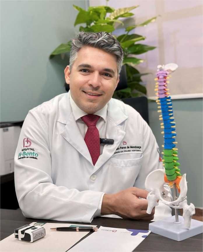 Distrofia Muscular de Duchenne: doença pode causar escoliose em casos mais graves, orienta ortopedista