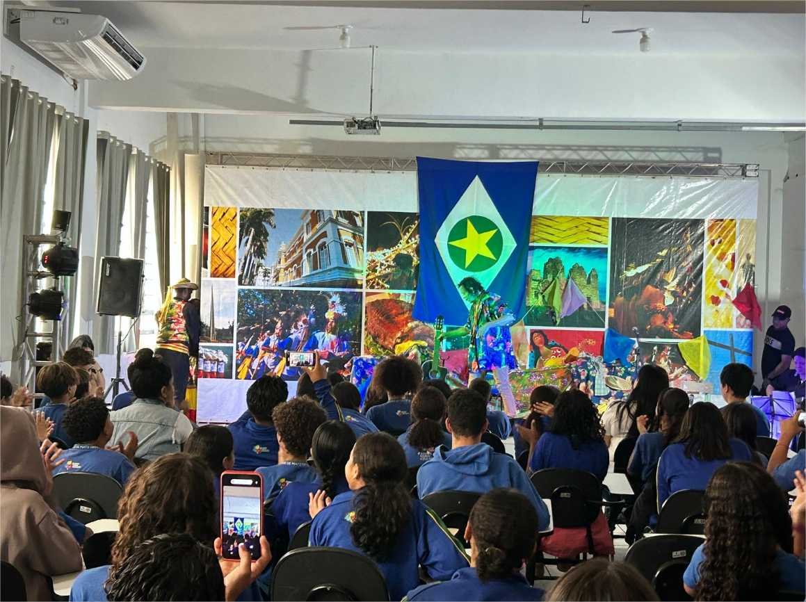 Mais uma escola estadual recebe espetáculo que conta a história de MT