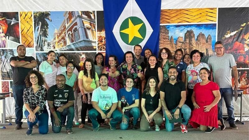 Edmilson Maciel conta a história de MT em espetáculo para mais uma escola pública