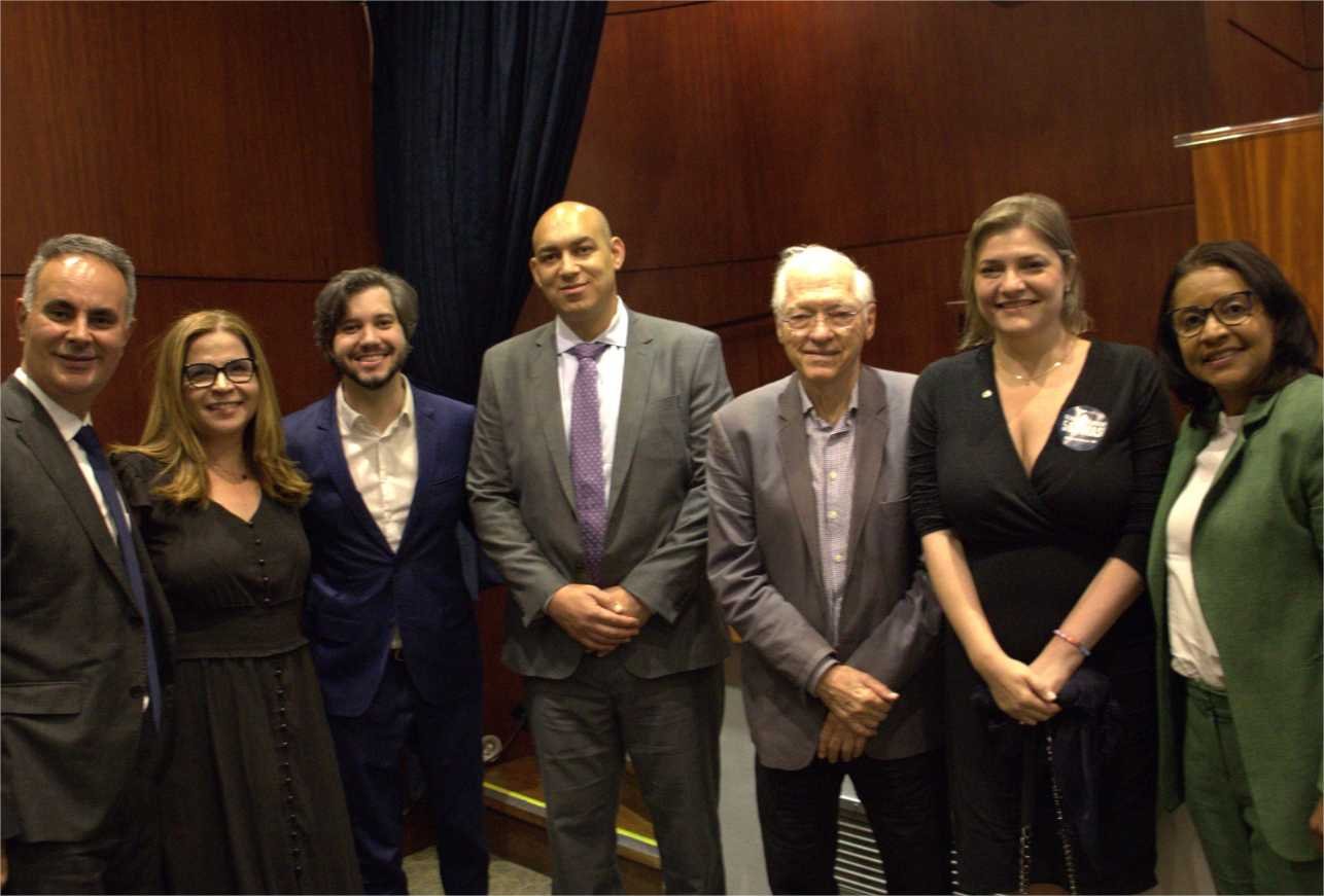 Deputada Gisela Simona participa do movimento em favor da valorização dos Serviços Públicos no país