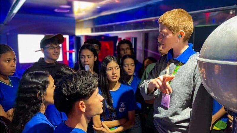 Seciteci leva palestras e experimentos interativos para despertar interesse científico de jovens em Cáceres