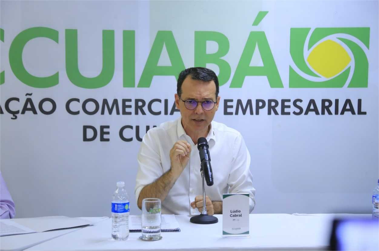 Lúdio assina carta de compromissos com setor comercial e empresarial