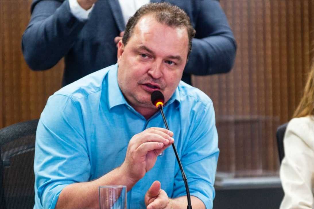 Max cita pesquisas e diz: “Botelho está na frente e basta manter”