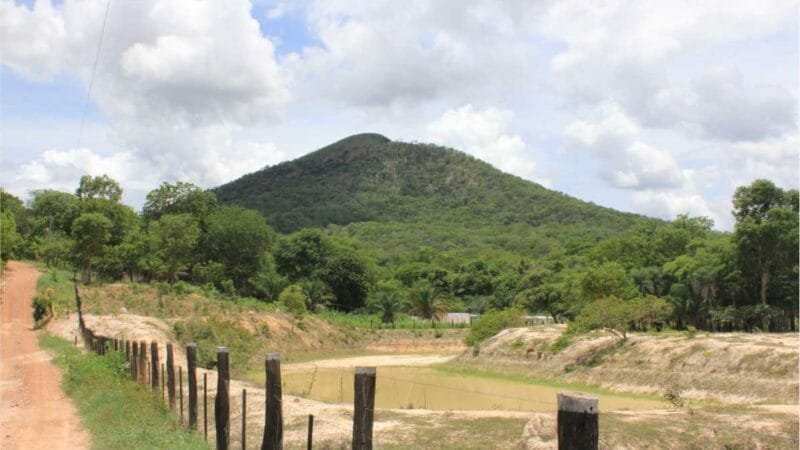 Governo de MT vai asfaltar estrada que dá acesso ao Morro de Santo Antônio