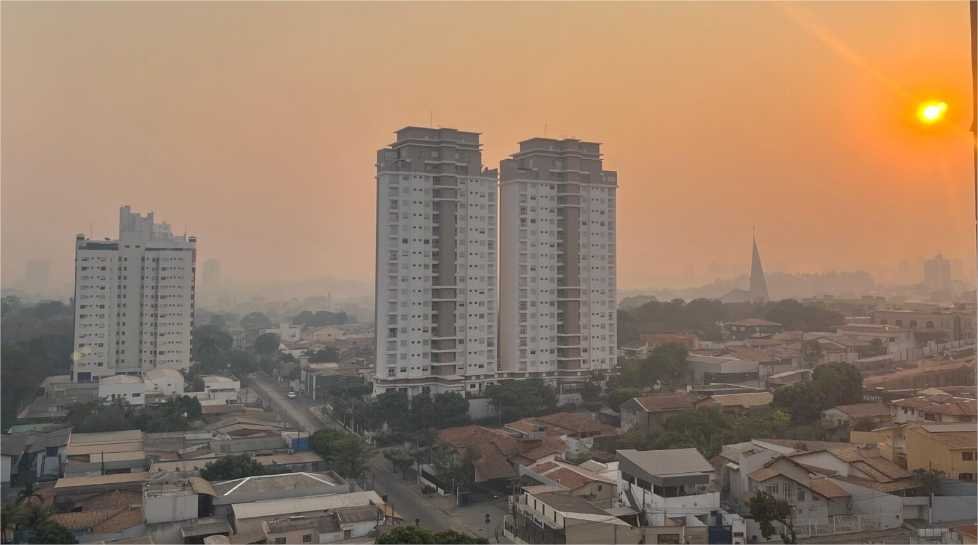 No meio do calor, da queimada e da fumaça