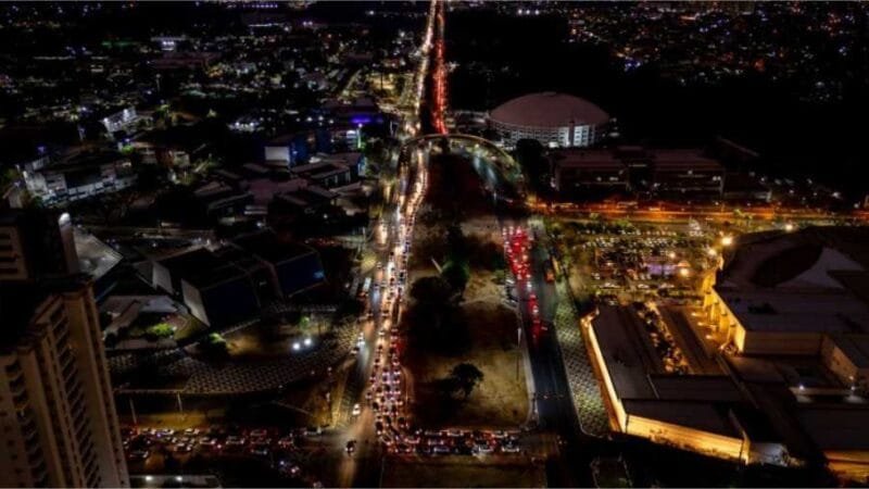 Trânsito, caos e irritação: moradores de Cuiabá sofrem com obras do BRT