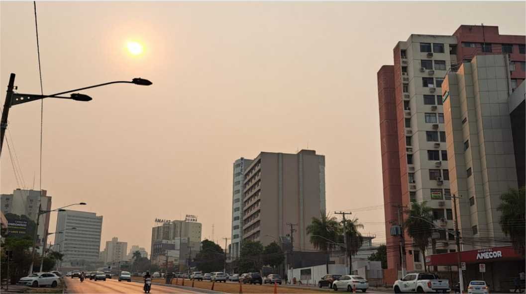 Cuiabá amanhece com névoa de fumaça e umidade em 15%; previsão de 39°C