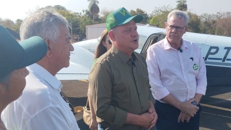 Wellington Fagundes enfatiza pouso no “aeroporto construído por Cebola” em visita a Nova Xavantina