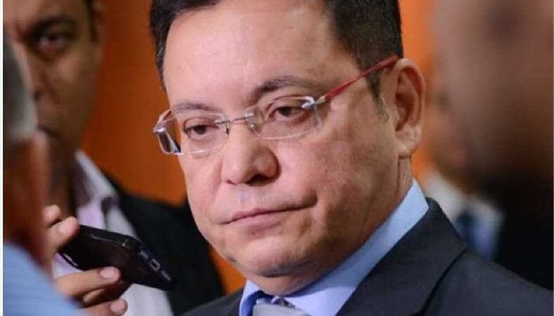 Justiça determina que Botelho retire do ar peça de campanha que tenta ligar Kennedy à casos de corrupção