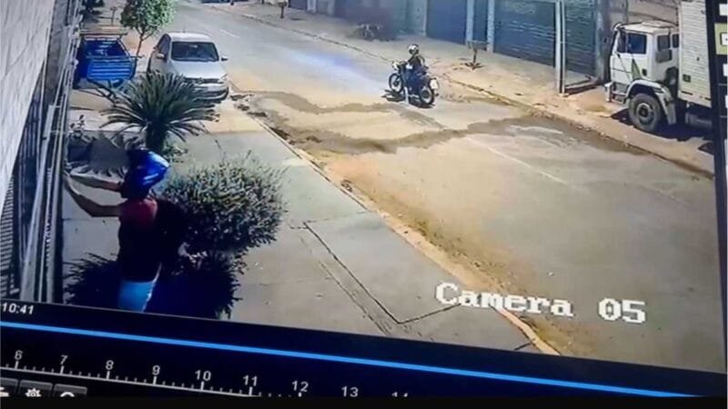 Vândalos removem placas de campanha dos imóveis de moradores que apoiam Thiago Silva