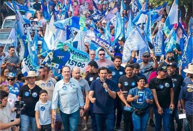 Thiago Silva realiza grande caminhada com apoio expressivo da população