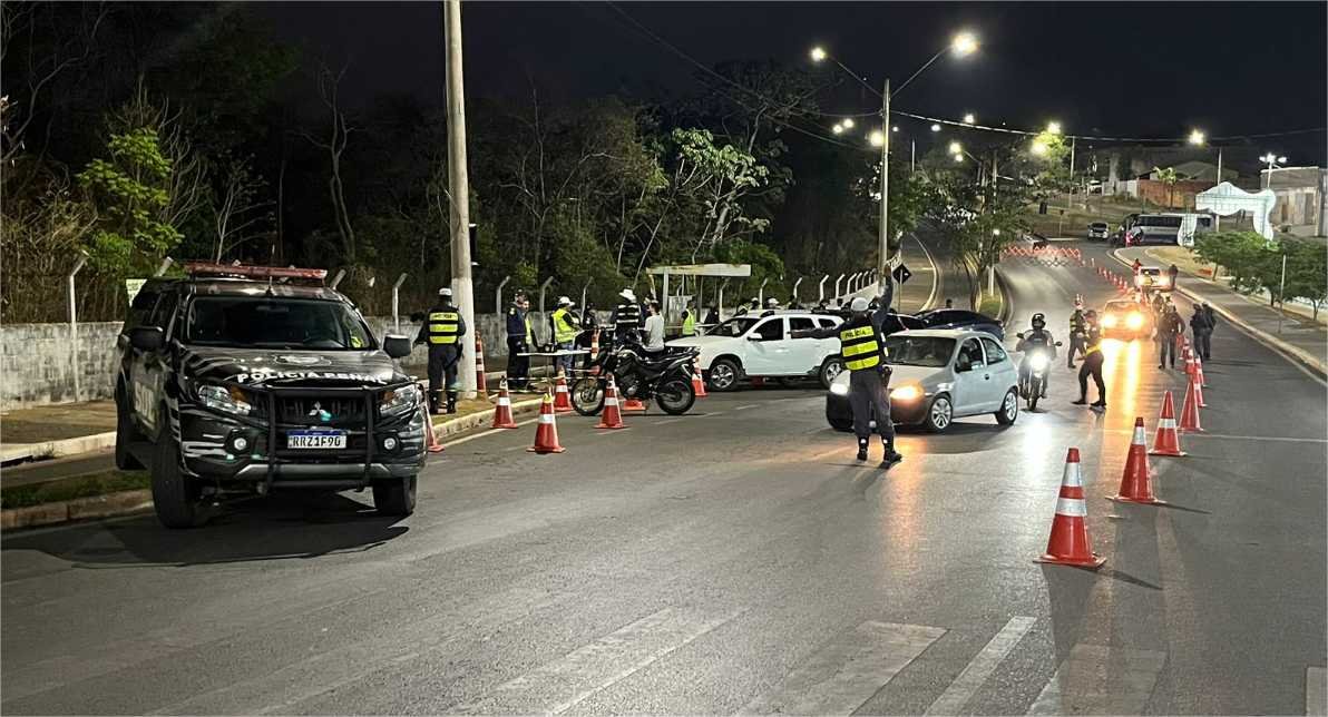 Operação termina com prisão de três condutores embriagados e remoção de 43 veículos em Várzea Grande
