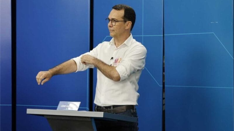 Lúdio mostra preparo em debate com propostas para qualificar jovens, e denuncia negócios de Botelho