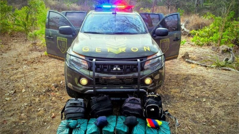 Gefron apreende 80 tabletes de pasta base e causa prejuízo de R$ 2 milhões ao crime