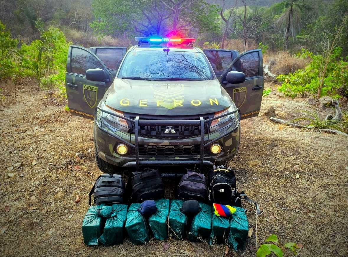 Gefron apreende 80 tabletes de pasta base e causa prejuízo de R$ 2 milhões ao crime