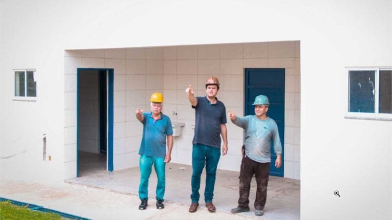 Thiago Silva fiscaliza e destaca avanços nas obras da Escola Domingos Aparecido dos Santos