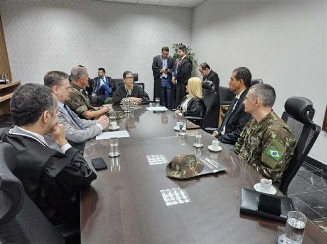 Exército assegura atuação na segurança das eleições à presidente do TRE-MT