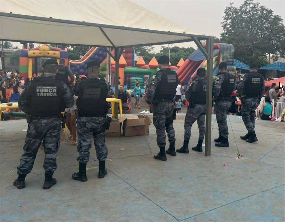 PM prende 14 pessoas e apreende drogas em comemoração organizada por facção