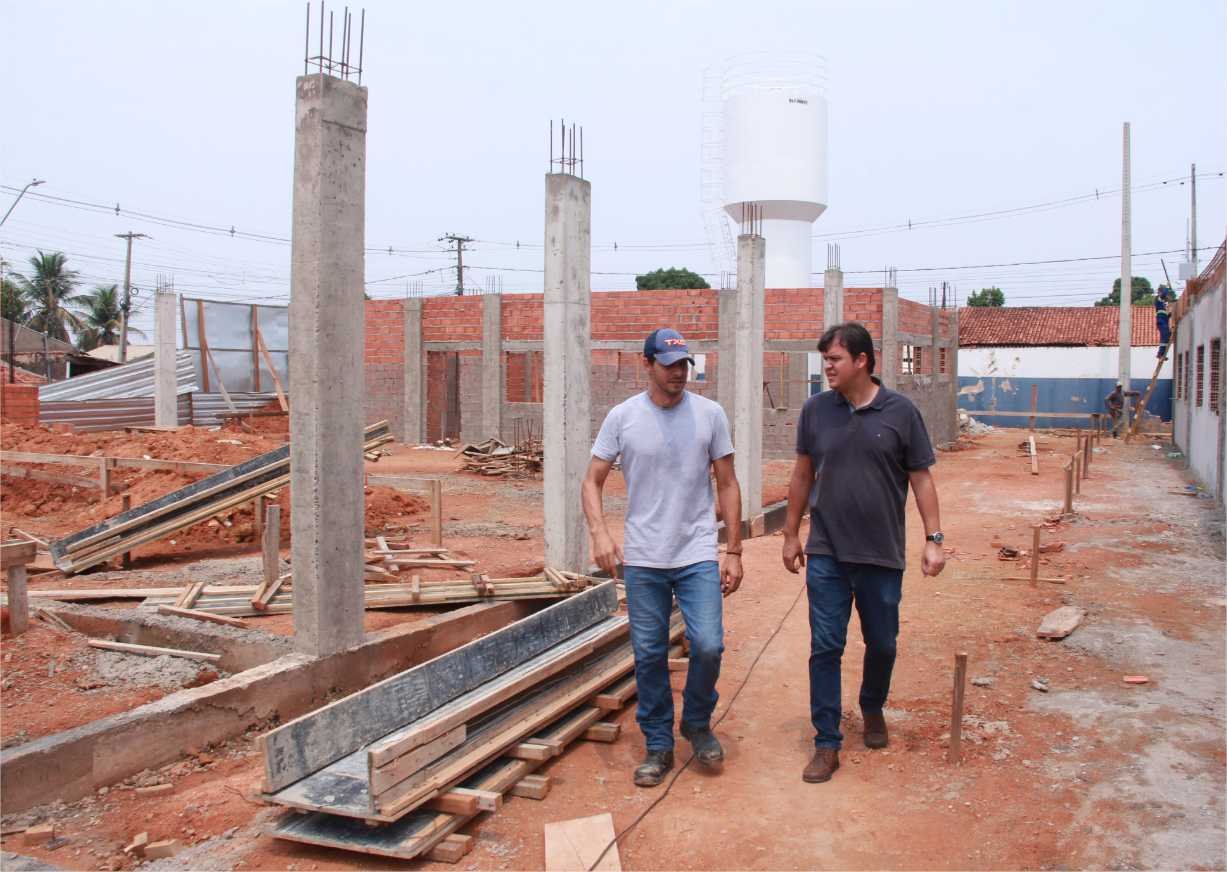 Deputado Thiago viabiliza recurso e fiscaliza construção da Escola Carlos Pereira Barbosa