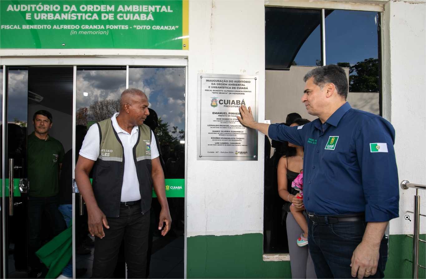 Prefeito Emanuel Pinheiro inaugura Auditório Alfredo Granja em homenagem ao servidor dedicado à fiscalização em Cuiabá
