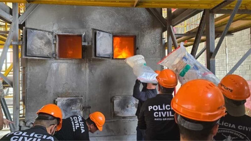 Polícia Civil incinera três toneladas de entorpecentes apreendidos pelas Forças de Segurança