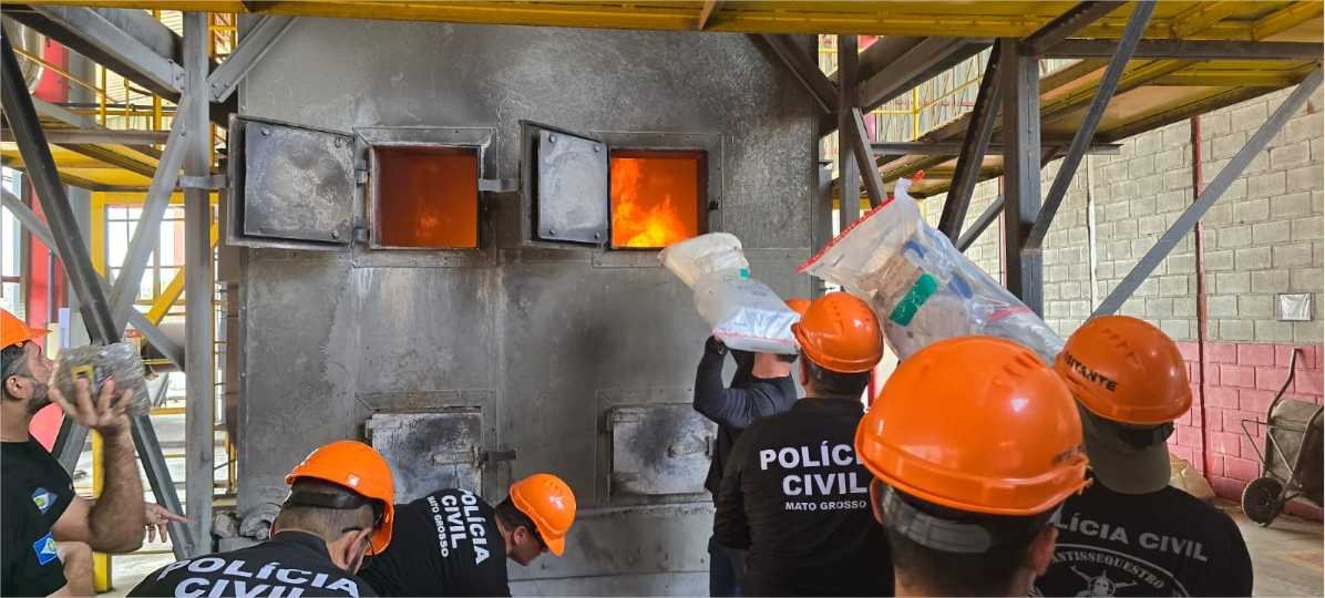 Polícia Civil incinera três toneladas de entorpecentes apreendidos pelas Forças de Segurança