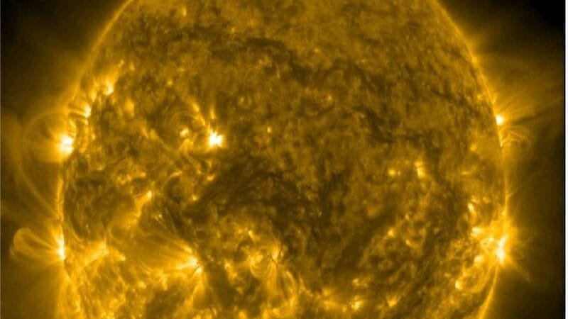 Explosão solar intensa flagrada pela Nasa causou apagão em transmissões de rádio