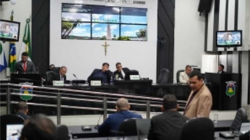 Câmara analisa requerimentos, projetos e honrarias durante Sessão Ordinária
