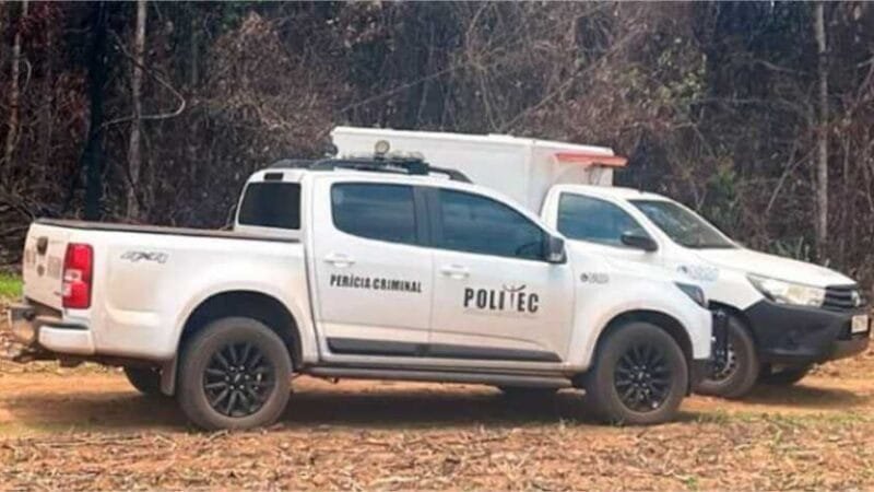 Corpo com mãos e pés amarrados é encontrado enrolado em lona