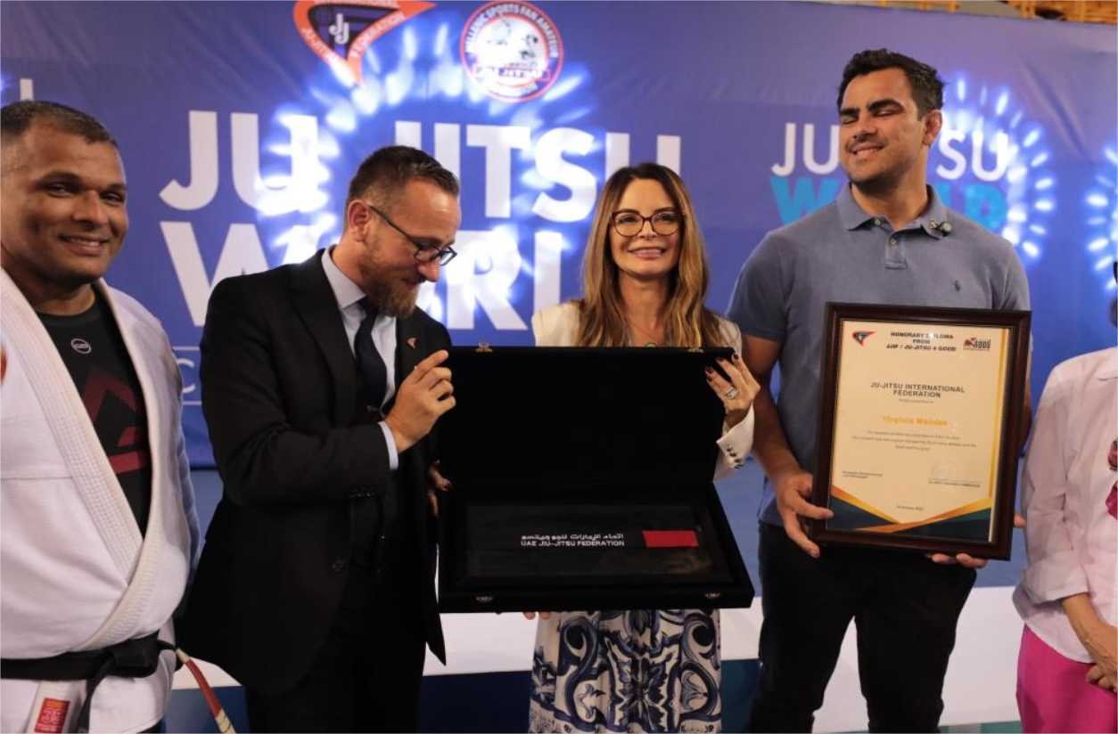 Na Grécia, primeira-dama de MT recebe faixa preta de Jiu-Jitsu e título de embaixadora mundial do esporte