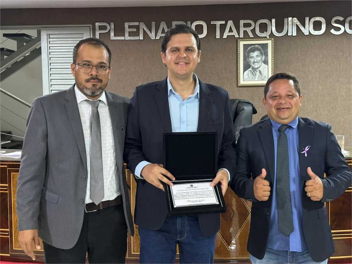 Thiago Silva é homenageado com o título de cidadão poxorense