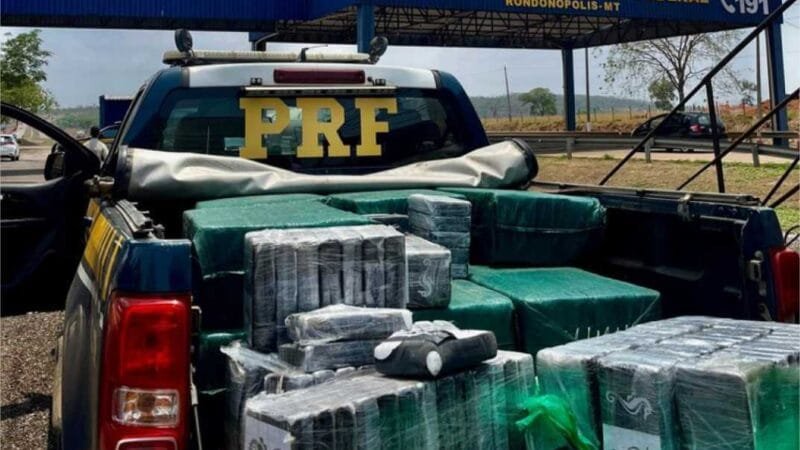 Caminhoneiro é preso com 500 kg de cocaína em carga de milho na BR-364