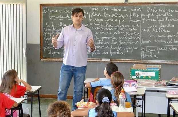 Deputado Thiago Silva parabeniza professores e reforça compromisso com a educação de qualidade