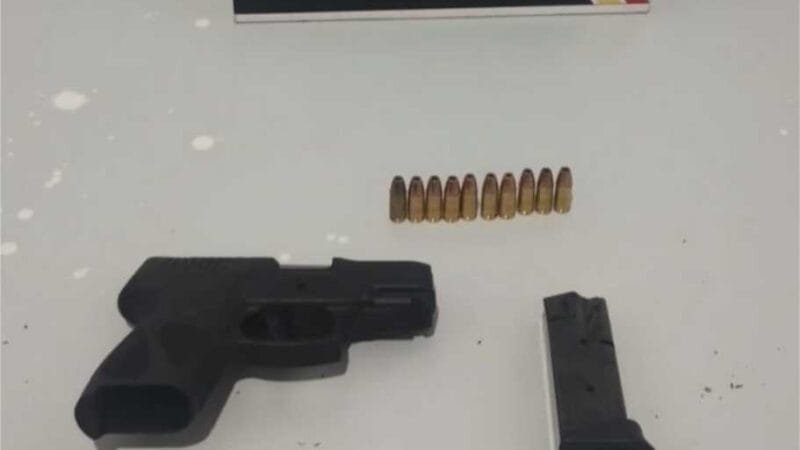 PM prende homem que ameaçou clientes de bar com arma de fogo